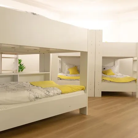 Lr Hostal *