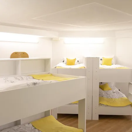 Hostal Lr *